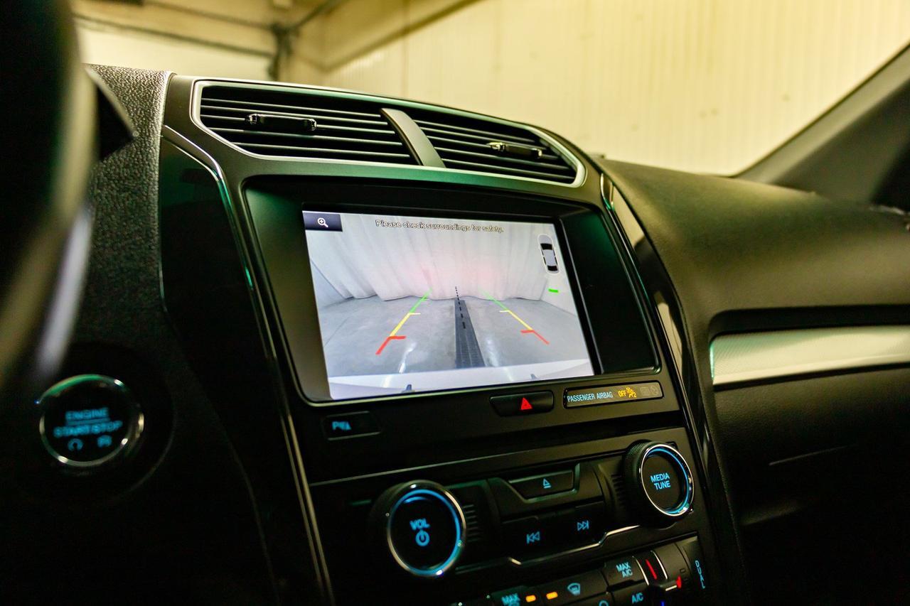 2016 Ford Explorer AWD XLT 3rd Row Leather Nav BCam Red Deer AB