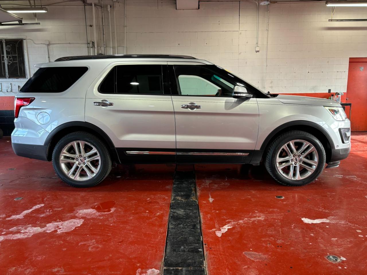 Ingot Silver Metallic 2016 Ford Explorer Limited SUV / Crossover Front-Wheel Drive Automatic