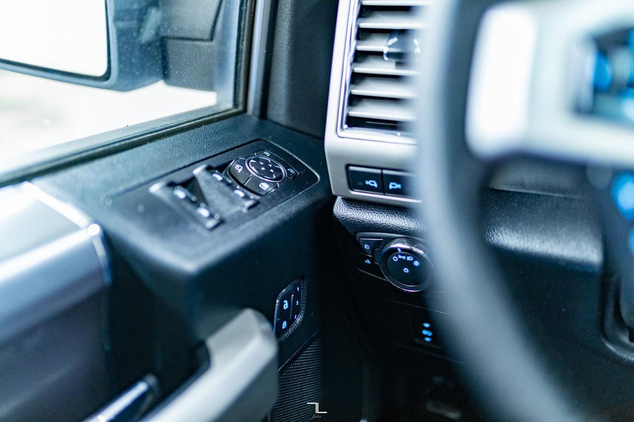 2016 Ford F-150 4x4 Super Crew Lariat Leather Roof Nav BCam Red Deer AB