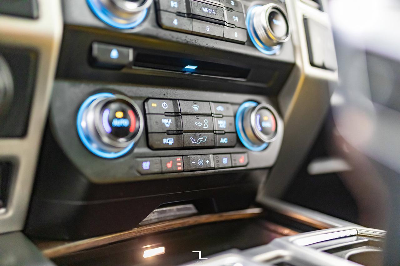 2016 Ford F-150 4x4 Super Crew Platinum Leather Roof Nav BCam Red Deer AB