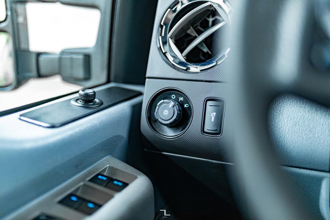 2016 Ford F-250 4x4 Crew Cab XLT Longbox Red Deer AB