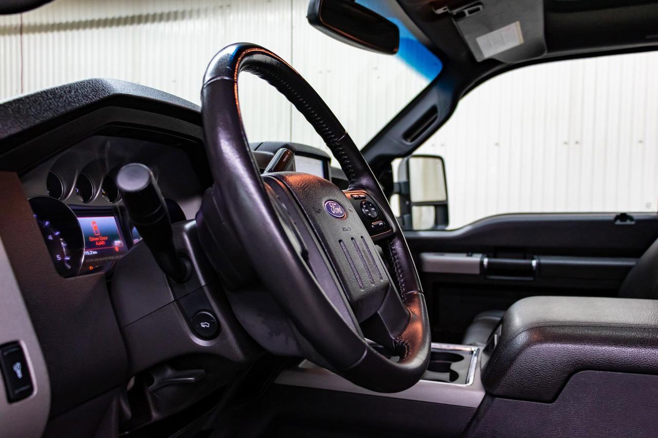 2016 Ford F-350 4x4 Crew Cab Lariat Diesel Leather Roof Nav Red Deer AB