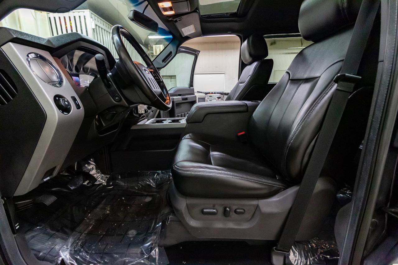 2016 Ford F-350 4x4 Crew Cab Lariat Diesel Leather Roof Nav Red Deer AB