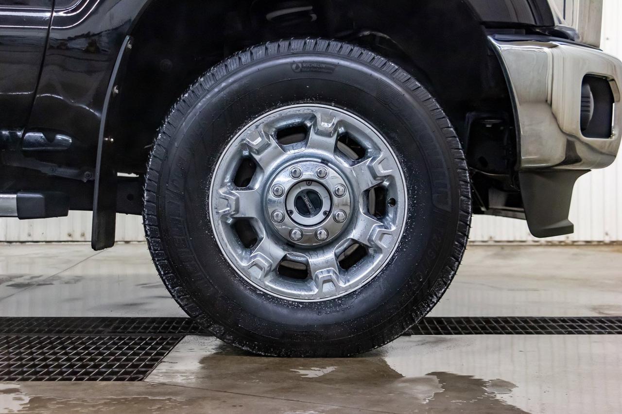 2016 Ford F-350 4x4 Crew Cab Lariat Diesel Leather Roof Nav Red Deer AB