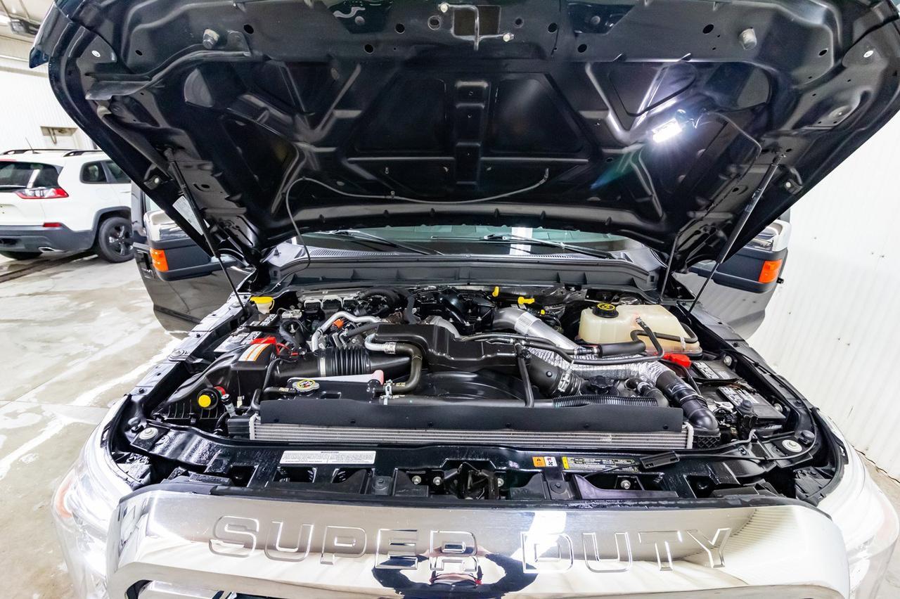 2016 Ford F-350 4x4 Crew Cab Lariat Diesel Leather Roof Nav Red Deer AB