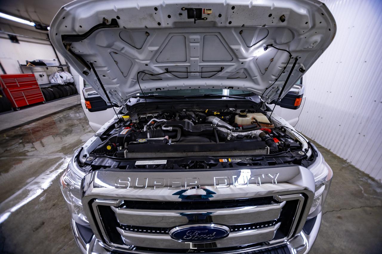 2016 Ford F-350 4x4 Crew Cab Lariat Diesel Leather Roof Nav Red Deer AB