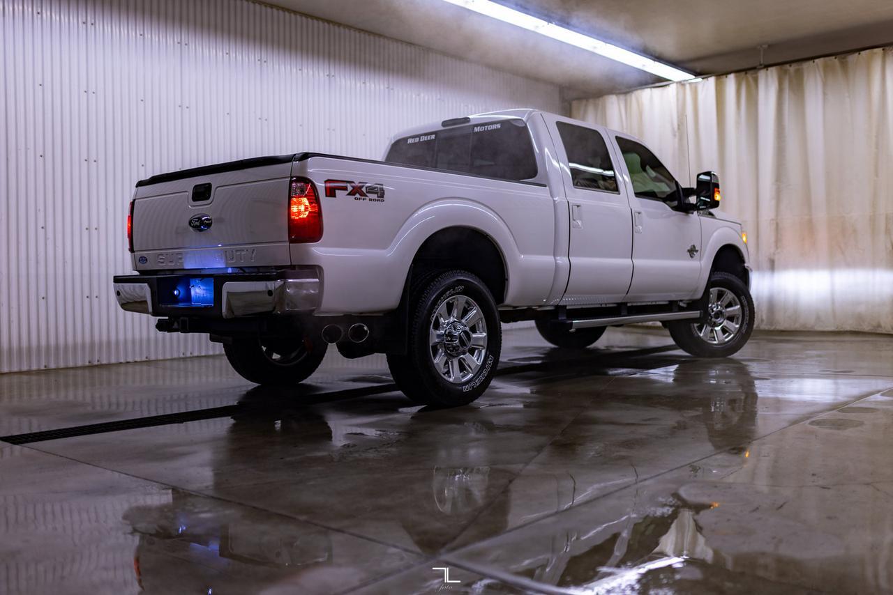 2016 Ford F-350 4x4 Crew Cab Lariat Diesel Leather Roof Nav Red Deer AB