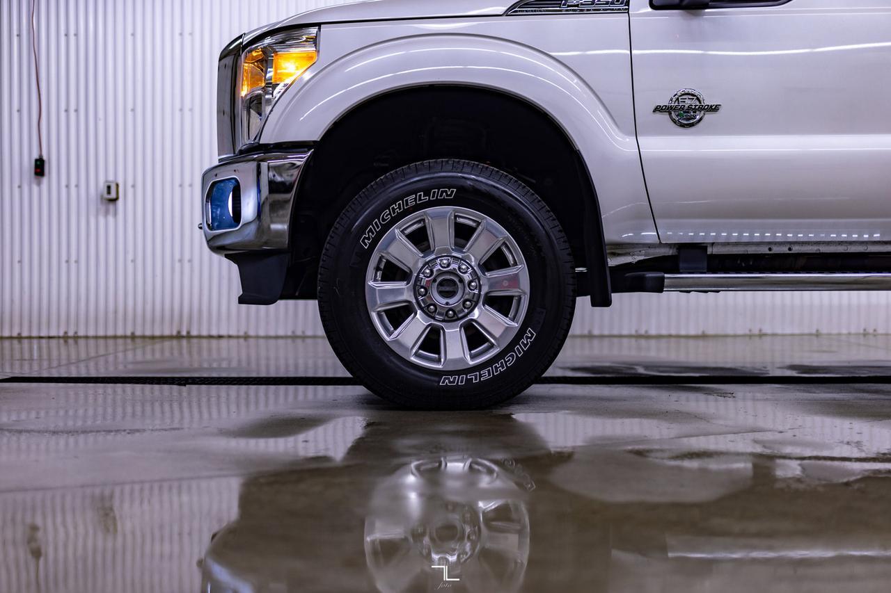 2016 Ford F-350 4x4 Crew Cab Lariat Diesel Leather Roof Nav Red Deer AB