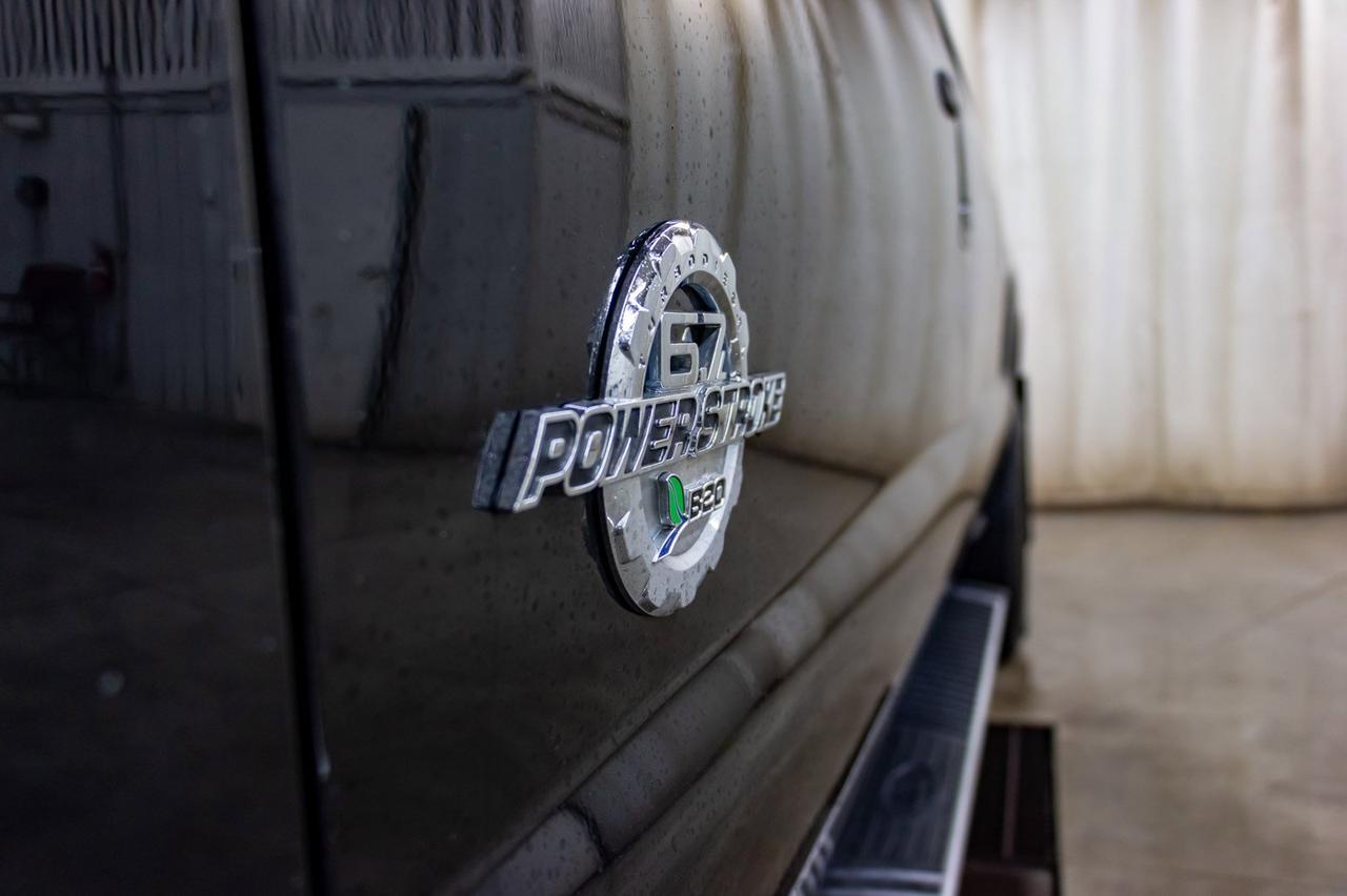 2016 Ford F-350 4x4 Crew Cab Lariat FX4 Diesel Leather Roof Nav Red Deer AB