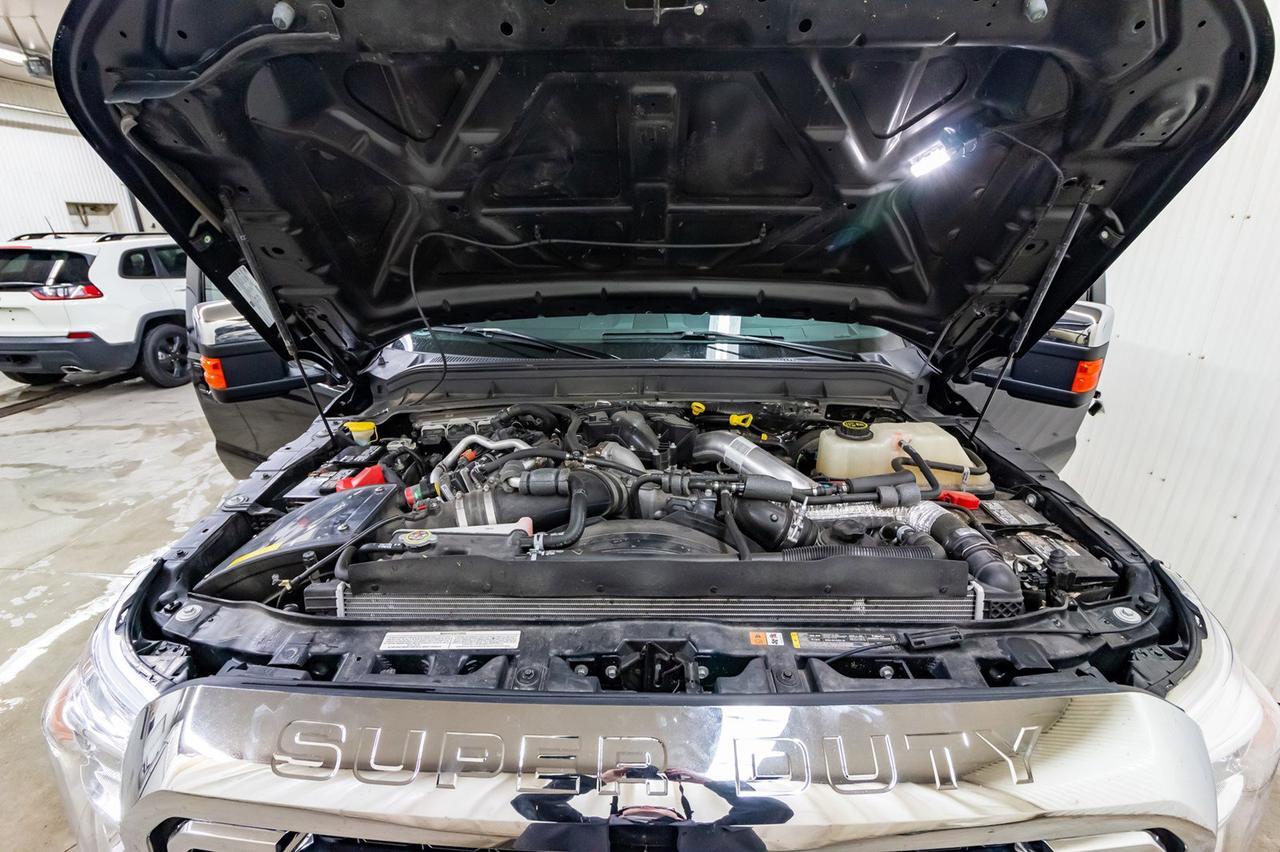 2016 Ford F-350 4x4 Crew Cab Lariat FX4 Diesel Leather Roof Nav Red Deer AB