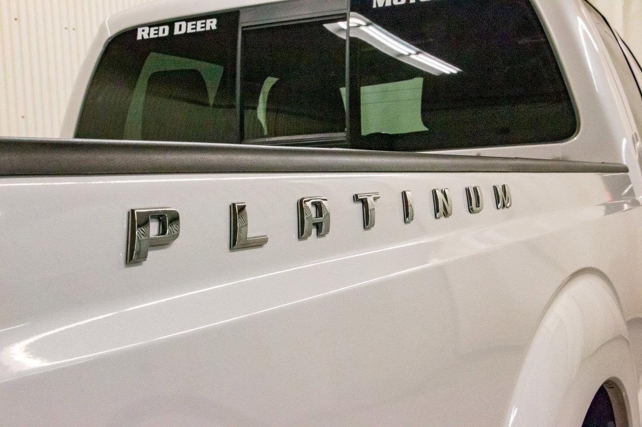 2016 Ford F-350 4x4 Crew Cab Platinum Diesel Leather Roof Nav Red Deer AB