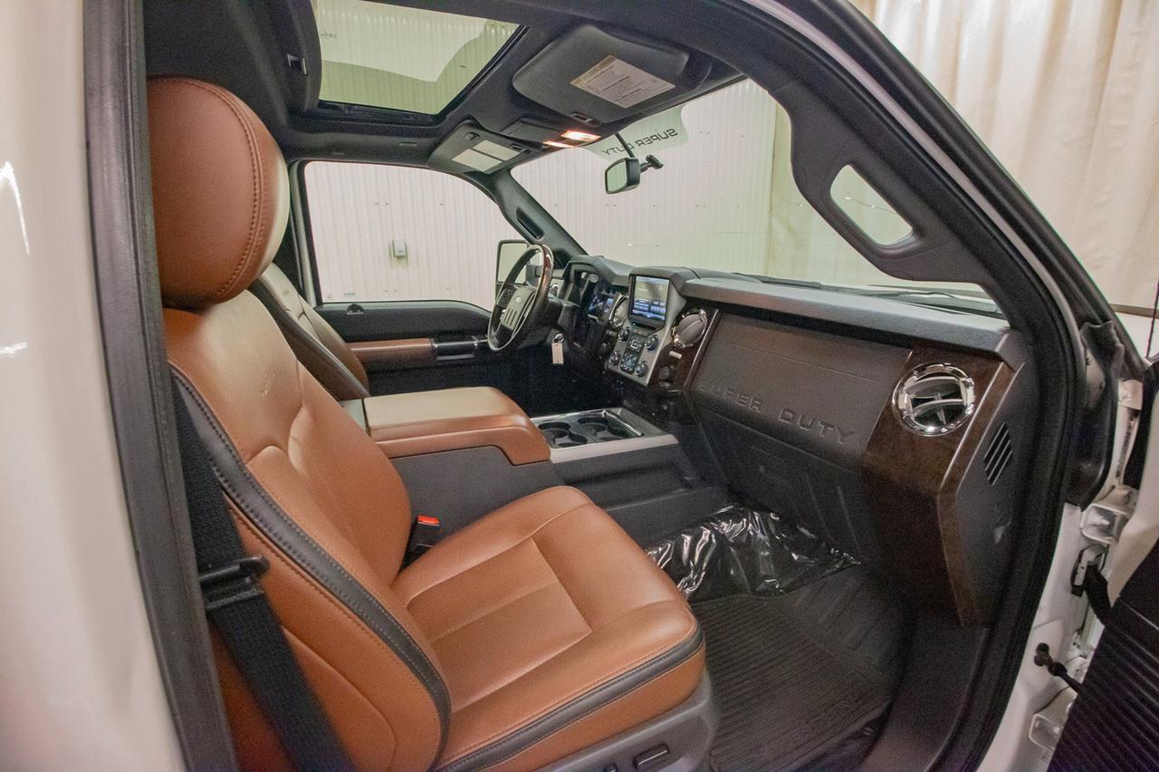 2016 Ford F-350 4x4 Crew Cab Platinum Diesel Leather Roof Nav Red Deer AB