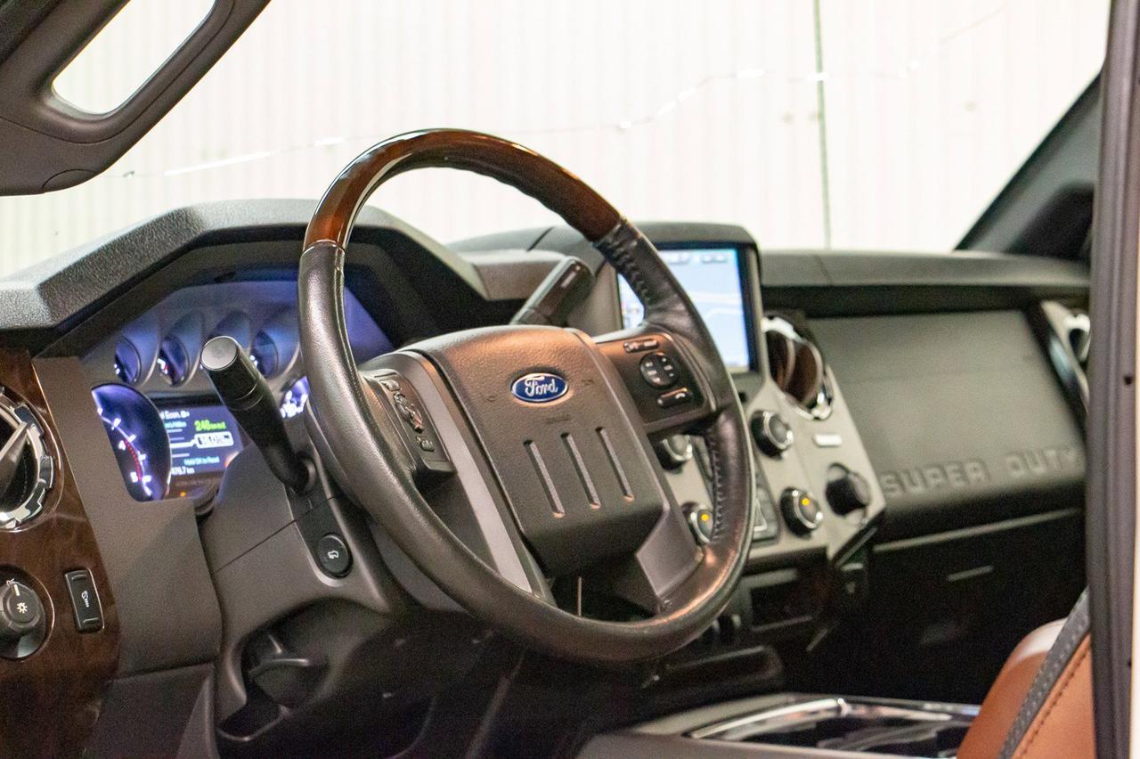 2016 Ford F-350 4x4 Crew Cab Platinum Diesel Leather Roof Nav Red Deer AB