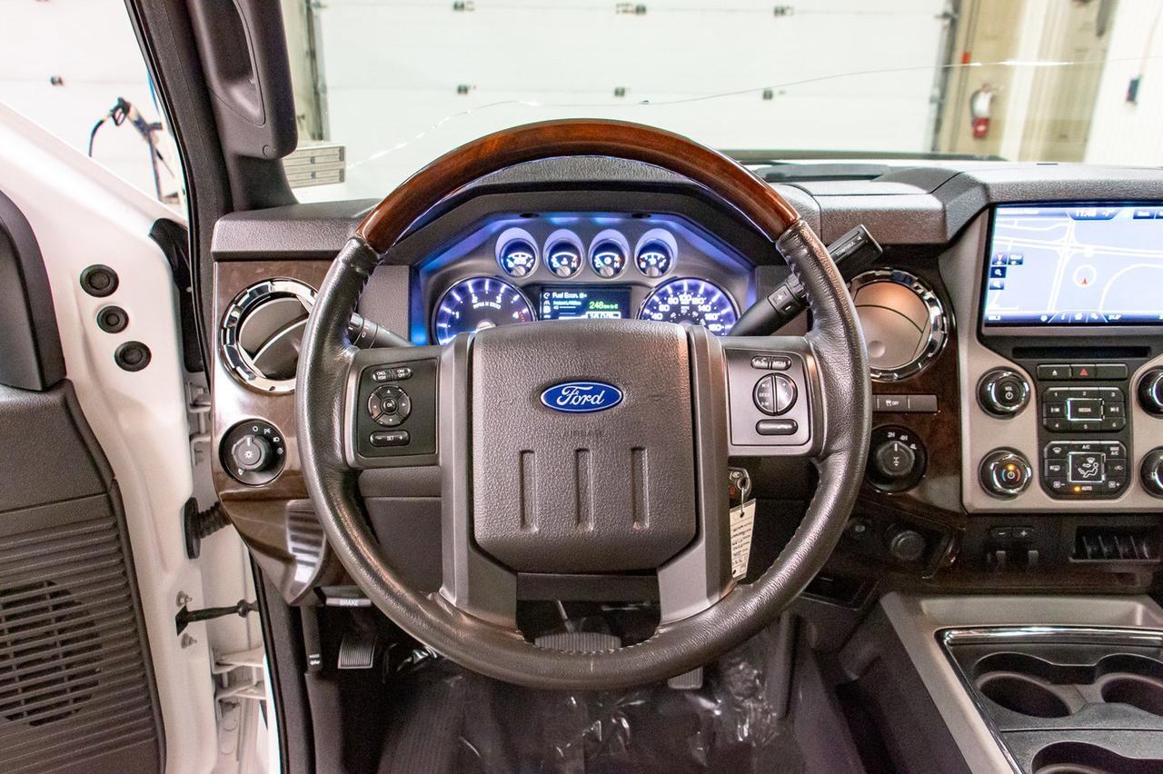 2016 Ford F-350 4x4 Crew Cab Platinum Diesel Leather Roof Nav Red Deer AB