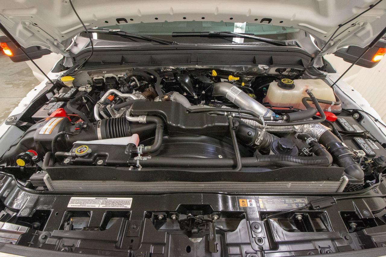 2016 Ford F-350 4x4 Crew Cab Platinum Diesel Leather Roof Nav Red Deer AB