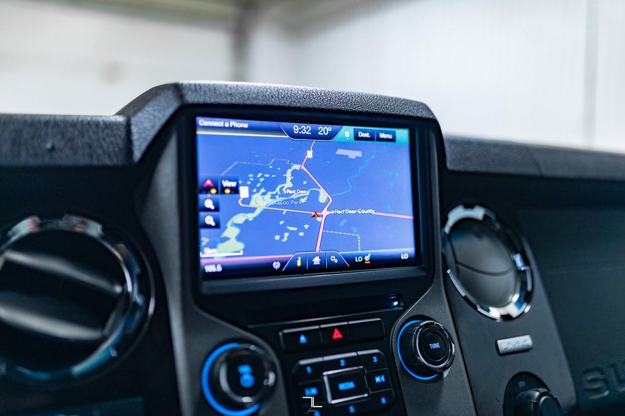 2016 Ford F-350 4x4 Crew Cab Platinum Diesel Leather Roof Nav Red Deer AB