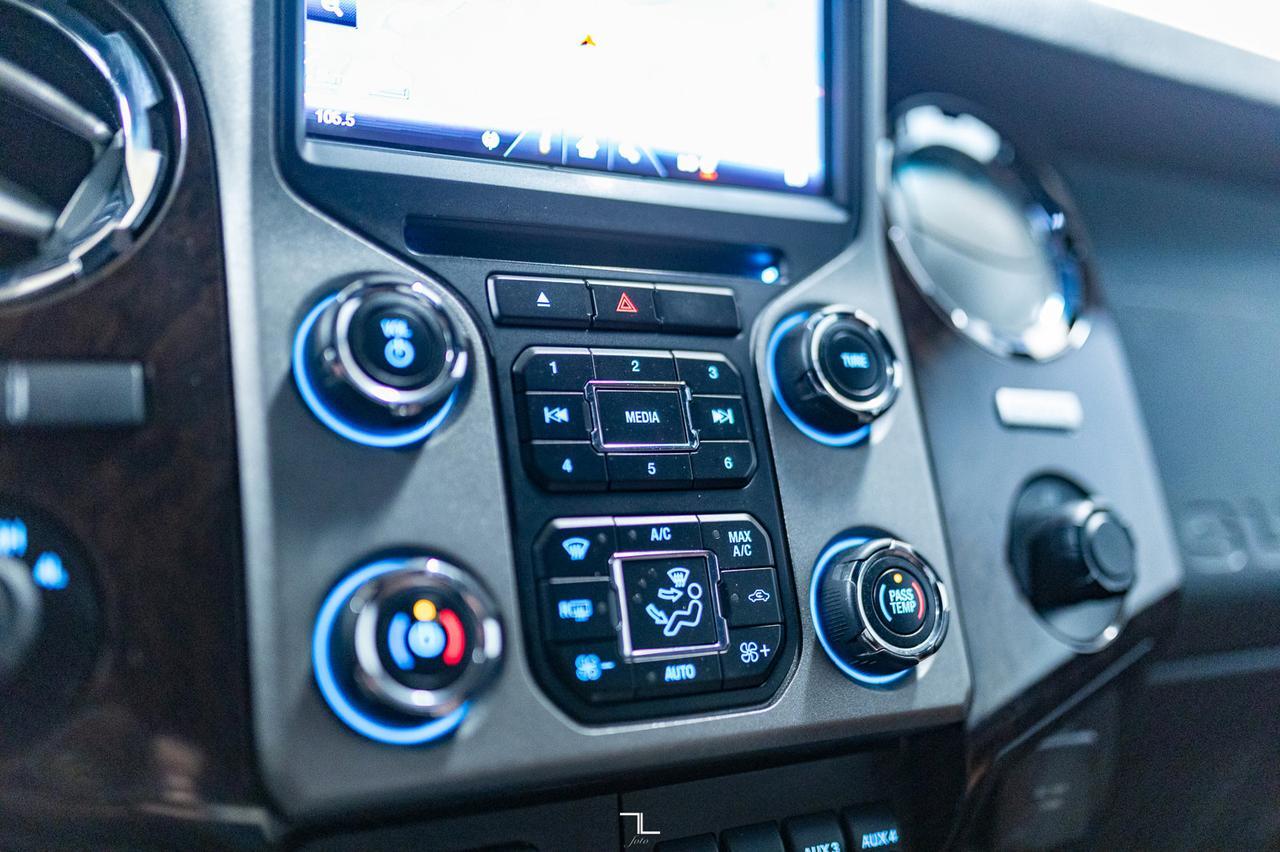 2016 Ford F-350 4x4 Crew Cab Platinum Diesel Leather Roof Nav Red Deer AB