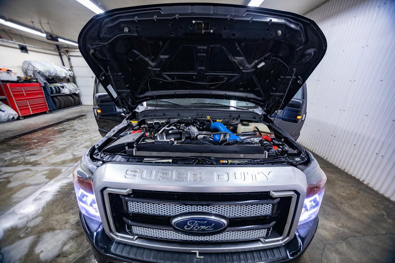 2016 Ford F-350 4x4 Crew Cab Platinum Diesel Leather Roof Nav Red Deer AB