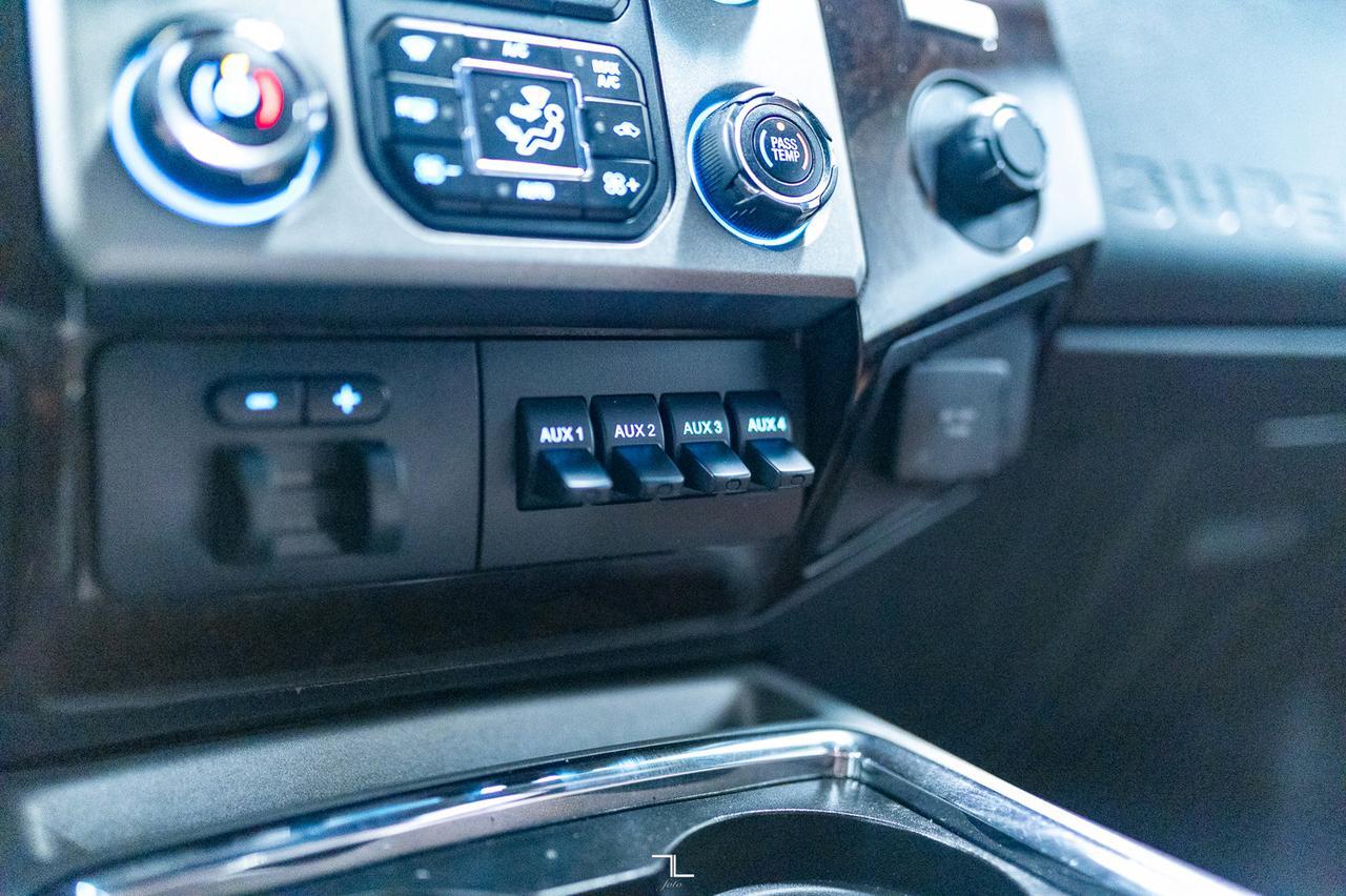 2016 Ford F-350 4x4 Crew Cab Platinum Diesel Leather Roof Nav Red Deer AB