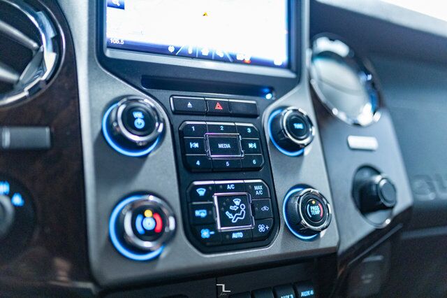 2016 Ford F-350 4x4 Crew Cab Platinum Diesel Leather Roof Nav Red Deer AB