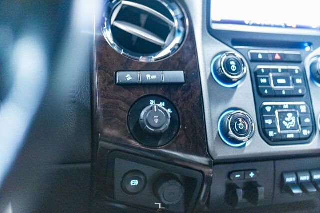 2016 Ford F-350 4x4 Crew Cab Platinum Diesel Leather Roof Nav Red Deer AB