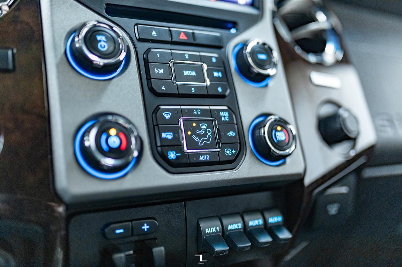 2016 Ford F-350 4x4 Crew Cab Platinum Diesel Leather Roof Nav Red Deer AB