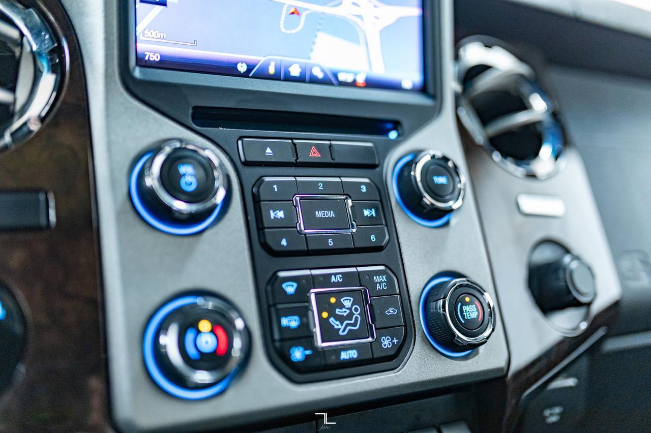 2016 Ford F-350 4x4 Crew Cab Platinum Diesel Leather Roof Nav Red Deer AB