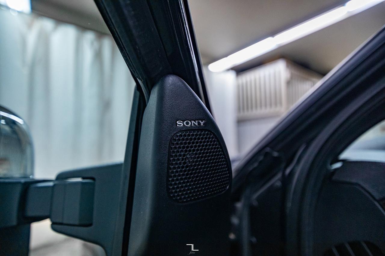 2016 Ford F-350 4x4 Crew Cab Platinum Diesel Leather Roof Nav Red Deer AB