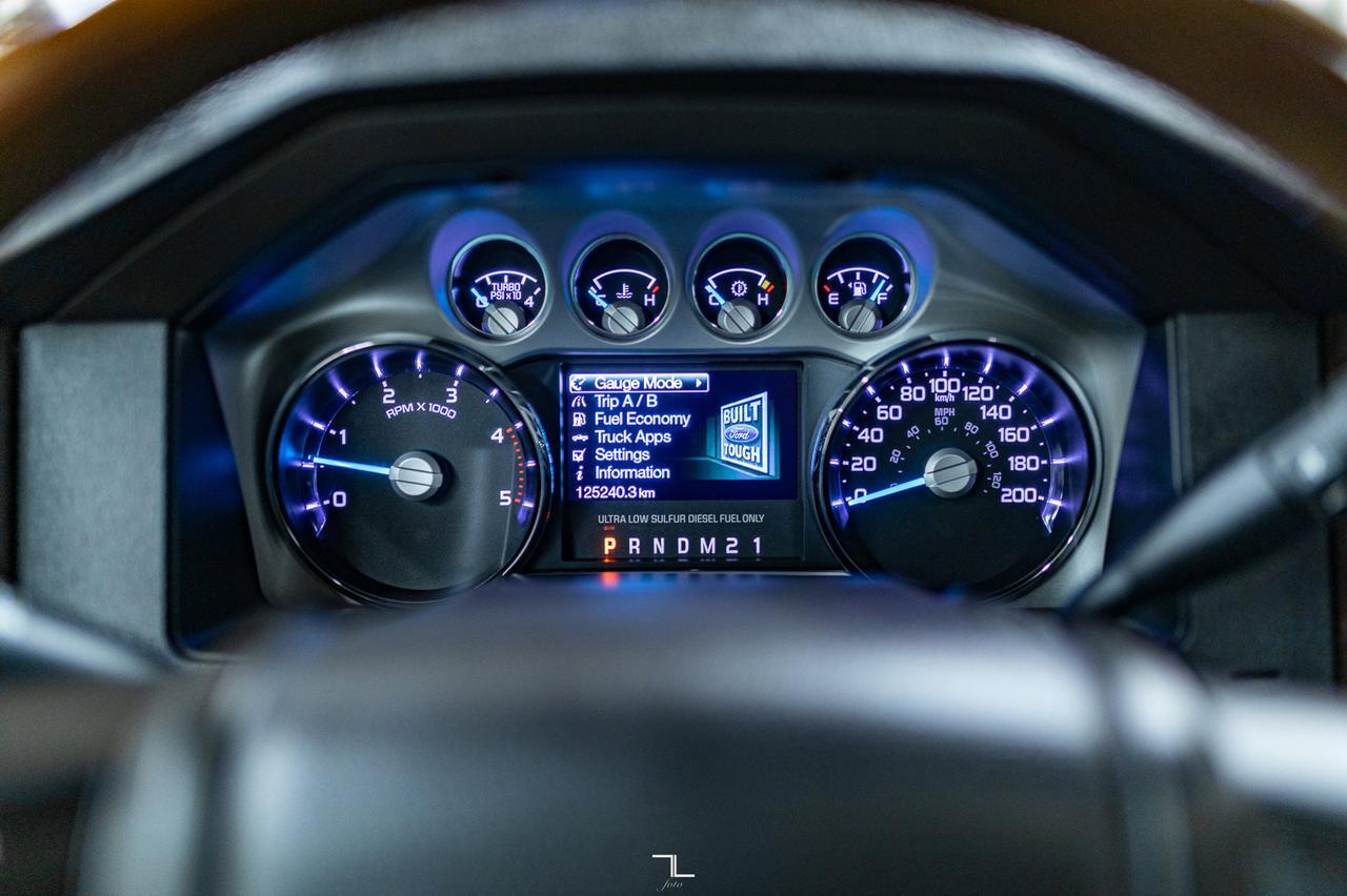 2016 Ford F-350 4x4 Crew Cab Platinum Diesel Leather Roof Nav Red Deer AB