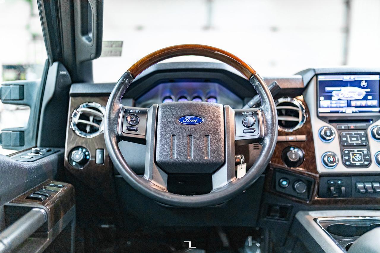 2016 Ford F-350 4x4 Crew Cab Platinum Diesel Leather Roof Nav Red Deer AB