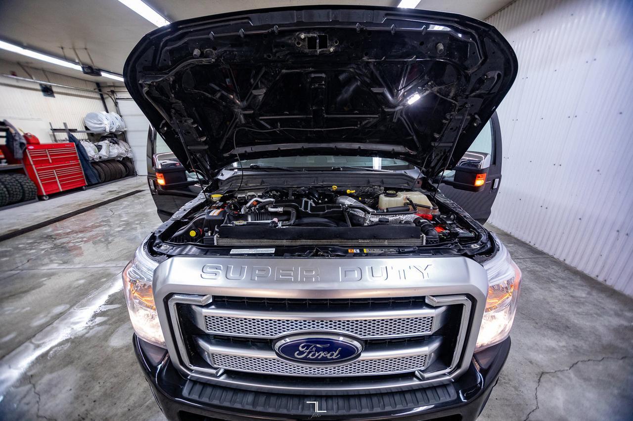 2016 Ford F-350 4x4 Crew Cab Platinum Diesel Leather Roof Nav Red Deer AB