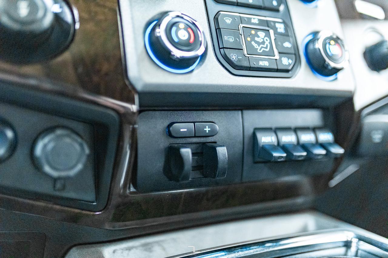 2016 Ford F-350 4x4 Crew Cab Platinum Diesel Leather Roof Nav Red Deer AB