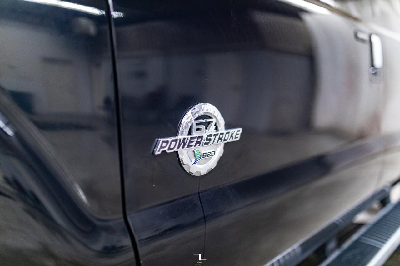 2016 Ford F-350 4x4 Crew Cab Platinum Diesel Leather Roof Nav Red Deer AB