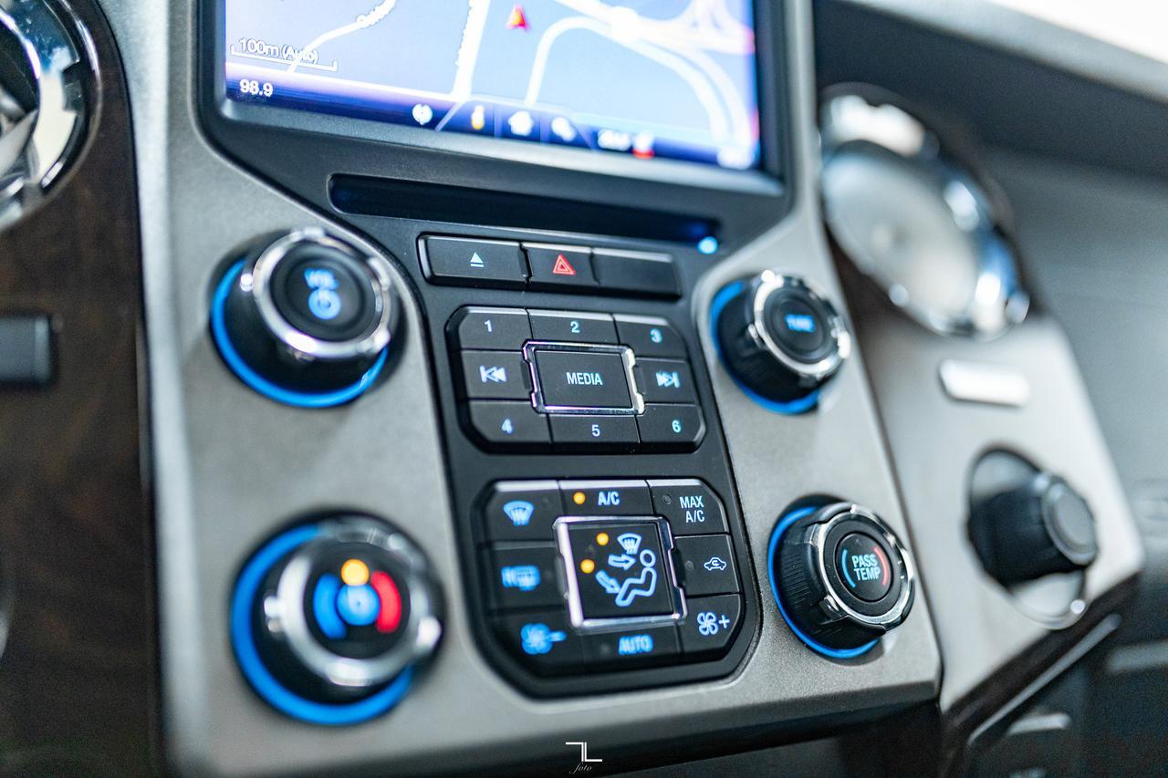 2016 Ford F-350 4x4 Crew Cab Platinum Diesel Leather Roof Nav Red Deer AB