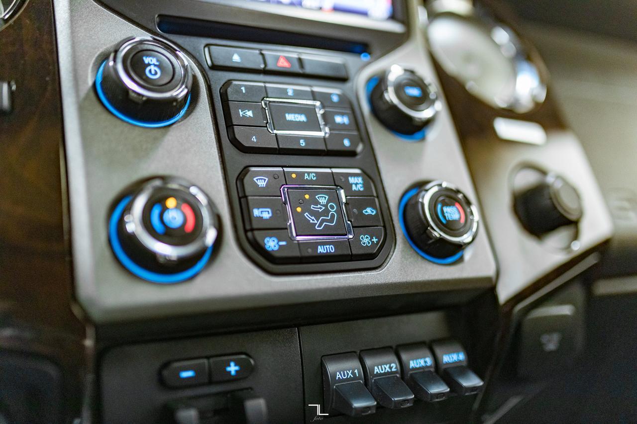 2016 Ford F-350 4x4 Crew Cab Platinum Diesel Leather Roof Nav Red Deer AB