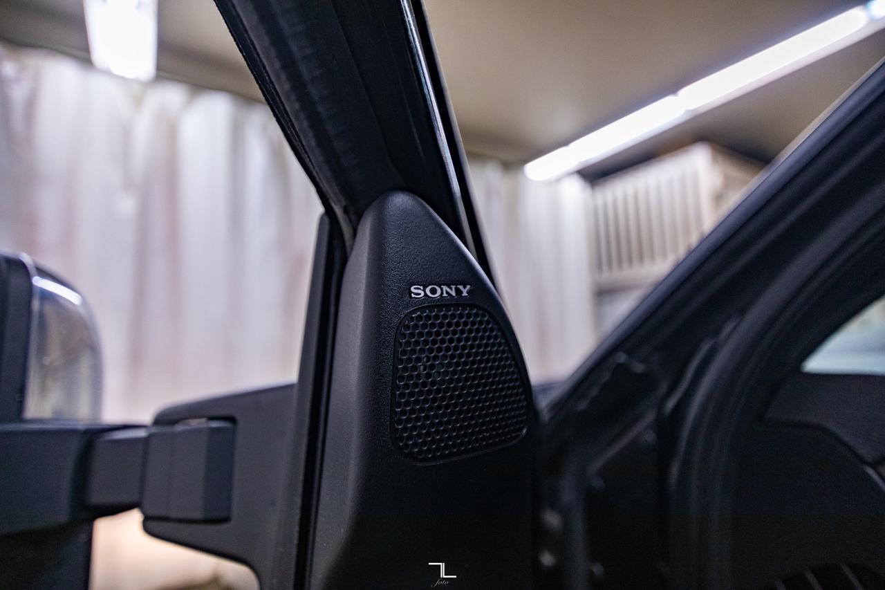 2016 Ford F-350 4x4 Crew Cab Platinum Diesel Leather Roof Nav Red Deer AB