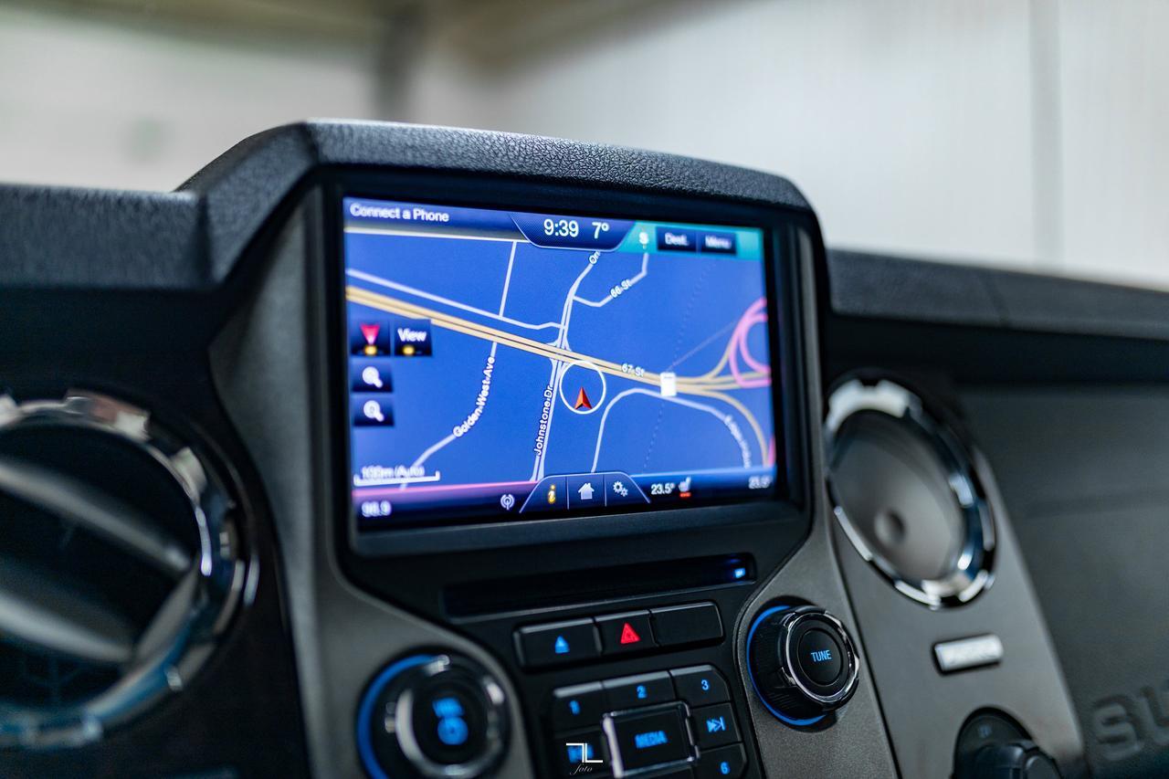 2016 Ford F-350 4x4 Crew Cab Platinum Diesel Leather Roof Nav Red Deer AB