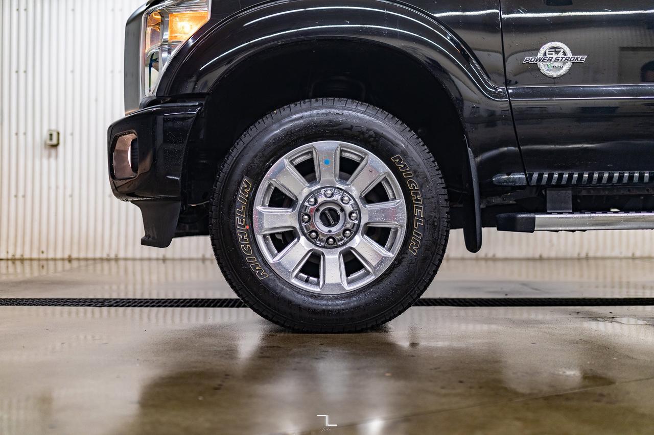 2016 Ford F-350 4x4 Crew Cab Platinum Diesel Leather Roof Nav Red Deer AB