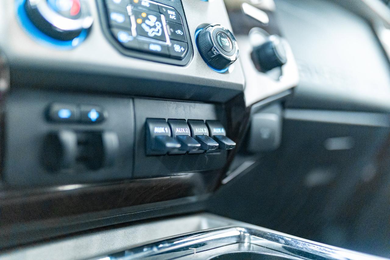 2016 Ford F-350 4x4 Crew Cab Platinum Diesel Leather Roof Nav Red Deer AB