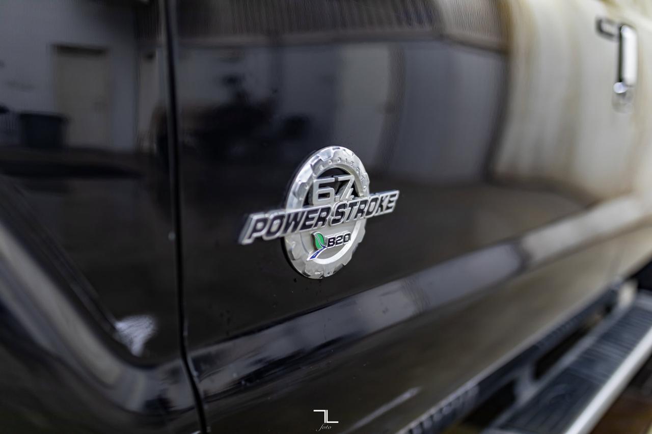 2016 Ford F-350 4x4 Crew Cab Platinum Diesel Leather Roof Nav Red Deer AB