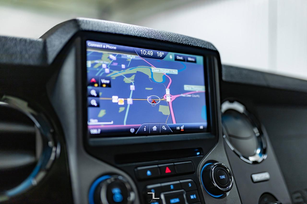 2016 Ford F-350 4x4 Crew Cab Platinum Diesel Leather Roof Nav Red Deer AB