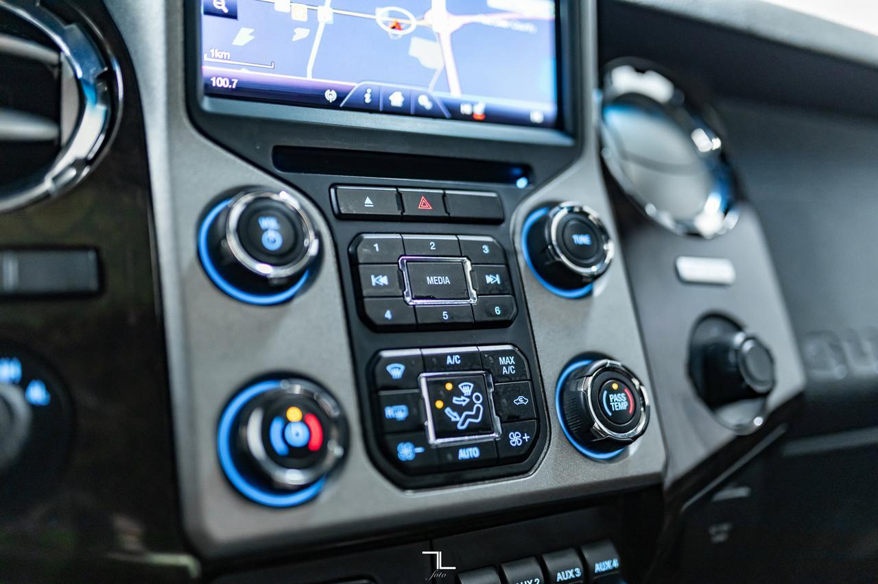 2016 Ford F-350 4x4 Crew Cab Platinum Diesel Leather Roof Nav Red Deer AB