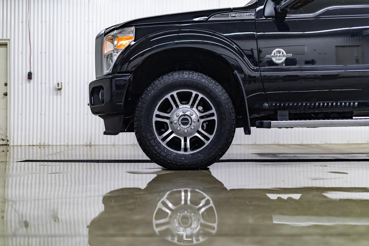 2016 Ford F-350 4x4 Crew Cab Platinum Diesel Leather Roof Nav Red Deer AB