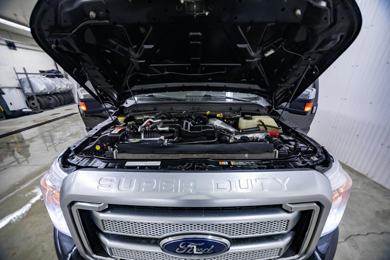 2016 Ford F-350 4x4 Crew Cab Platinum Diesel Leather Roof Nav Red Deer AB