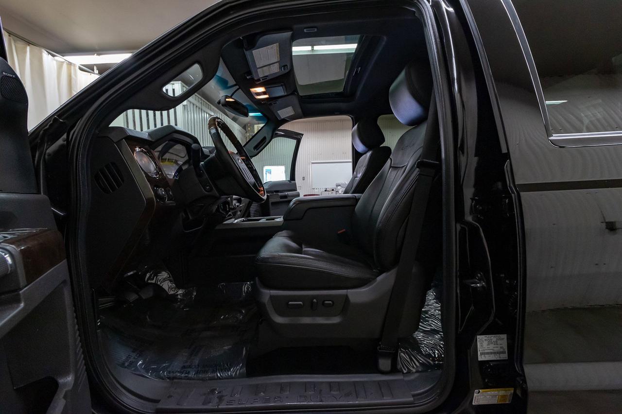 2016 Ford F-350 4x4 Crew Cab Platinum Diesel Leather Roof Nav Red Deer AB