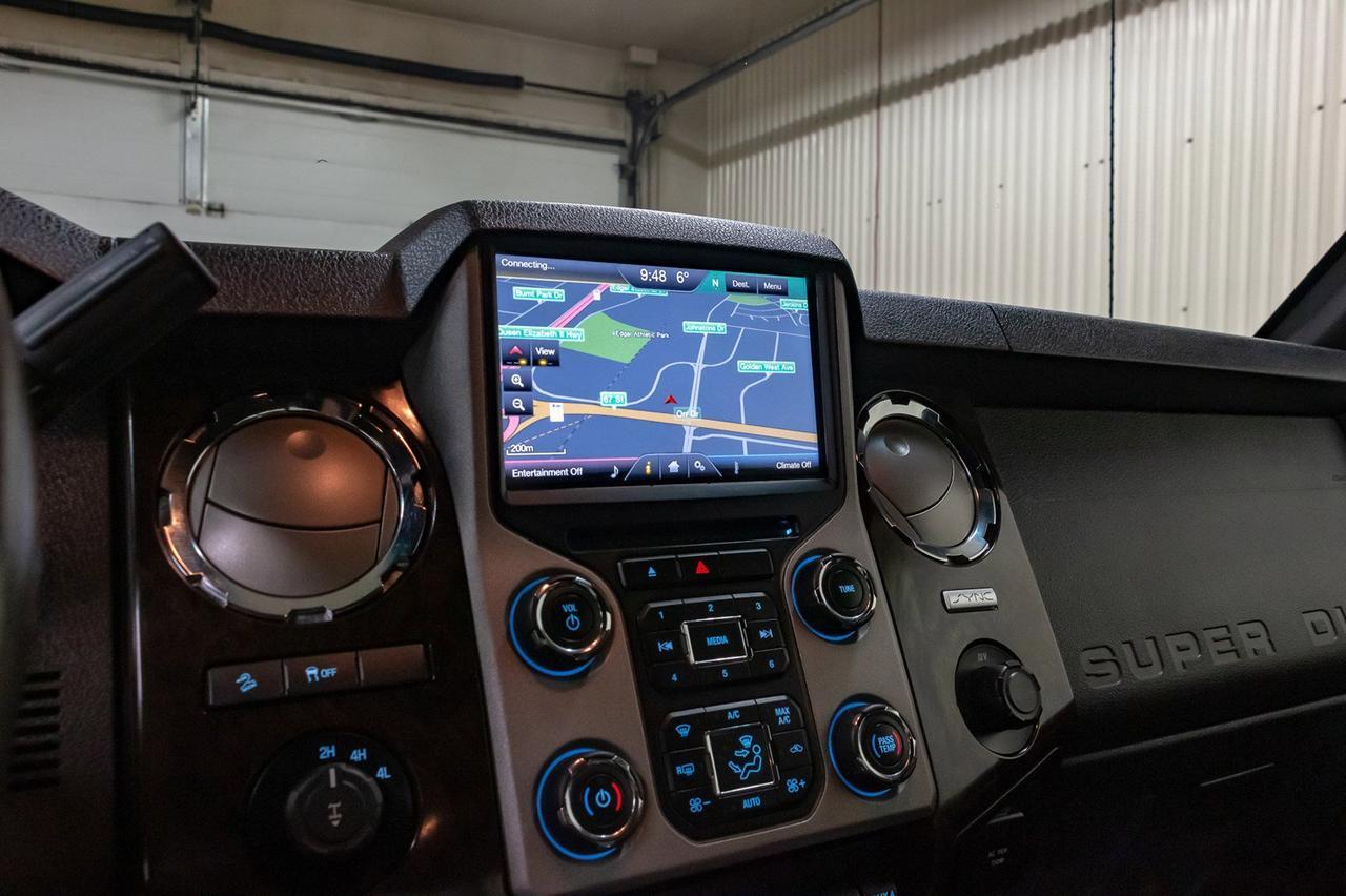 2016 Ford F-350 4x4 Crew Cab Platinum Diesel Leather Roof Nav Red Deer AB