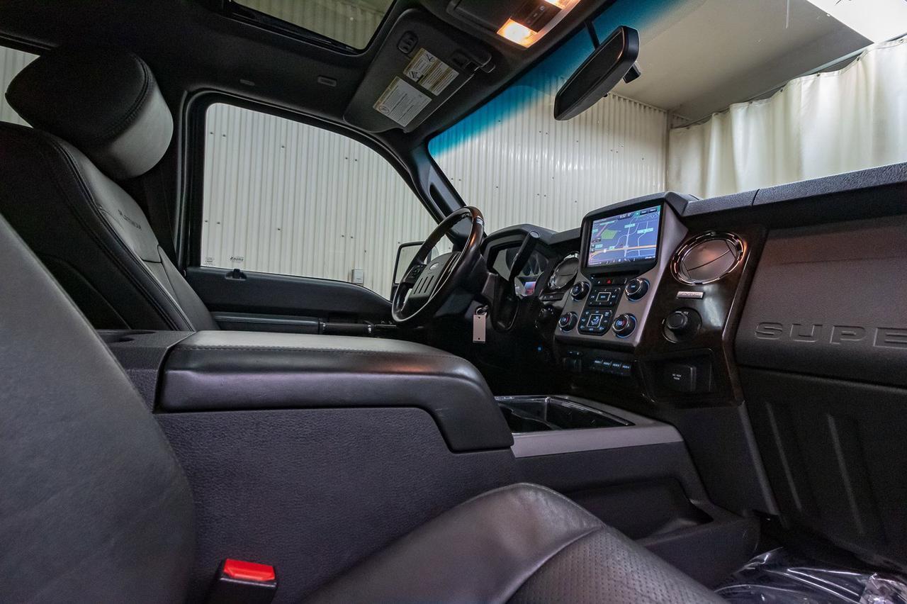 2016 Ford F-350 4x4 Crew Cab Platinum Diesel Leather Roof Nav Red Deer AB