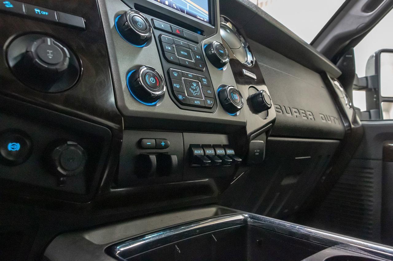 2016 Ford F-350 4x4 Crew Cab Platinum Diesel Leather Roof Nav Red Deer AB