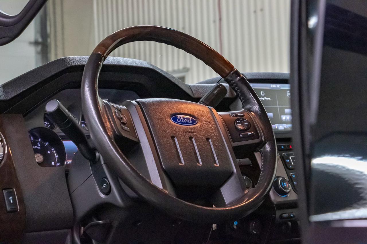 2016 Ford F-350 4x4 Crew Cab Platinum Diesel Leather Roof Nav Red Deer AB