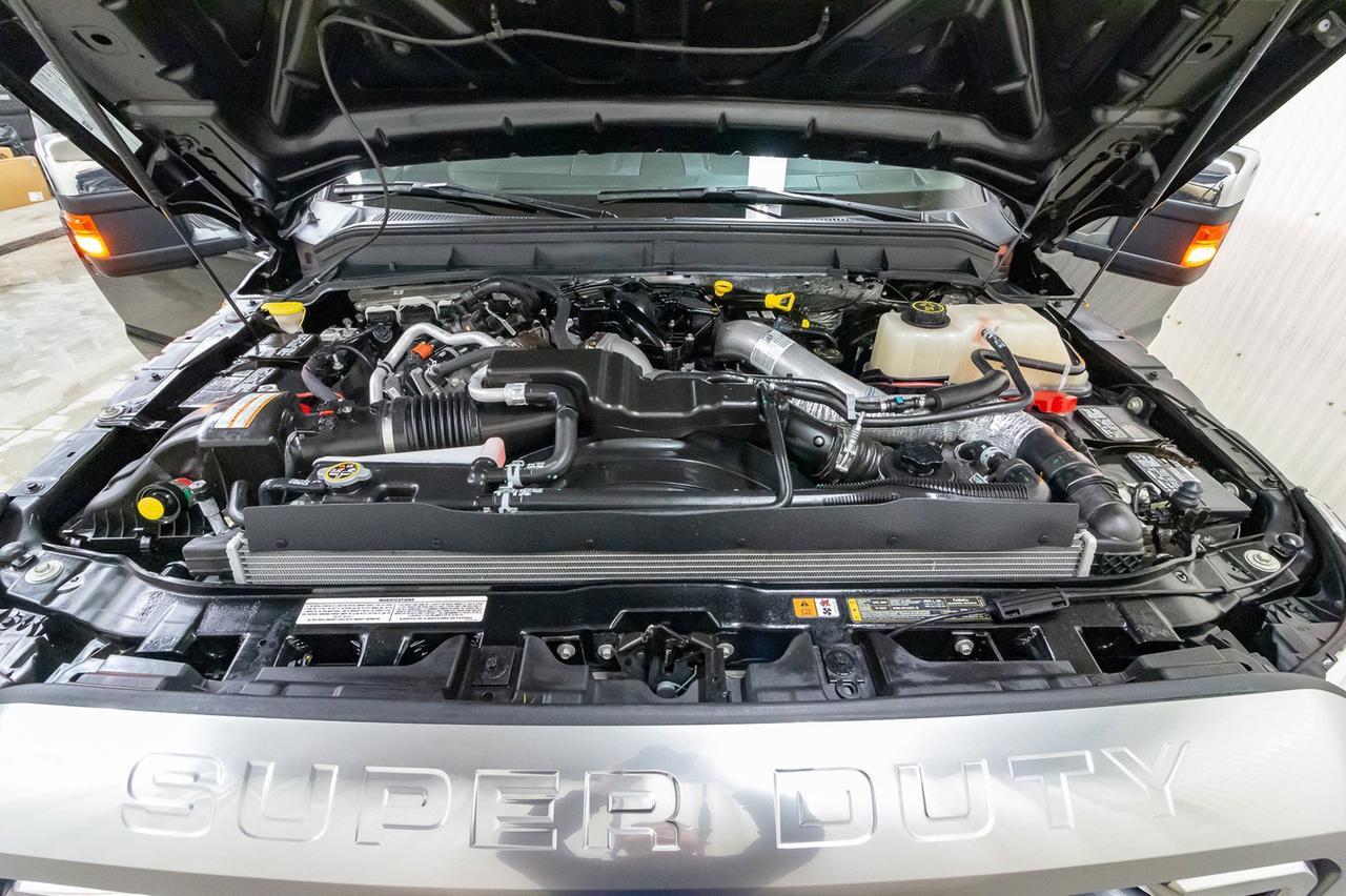 2016 Ford F-350 4x4 Crew Cab Platinum Diesel Leather Roof Nav Red Deer AB